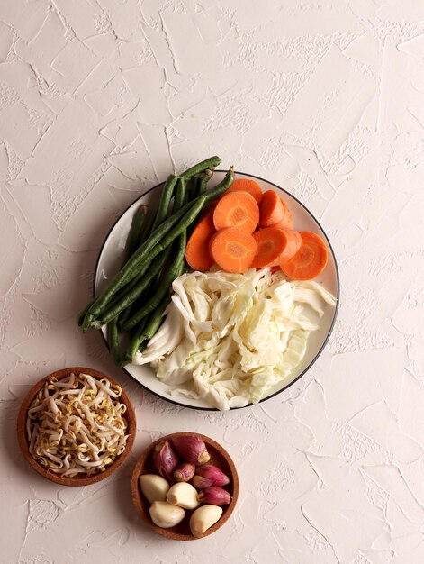 Miska z kolorowymi składnikami